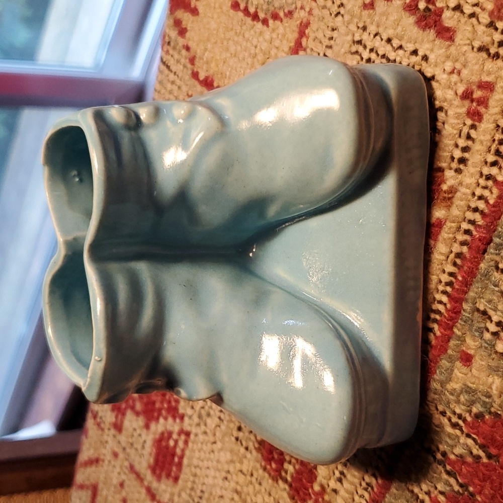 Roseville pottery Blue Baby Shoes
